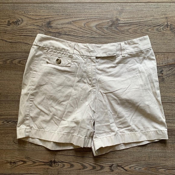 Ann Taylor Signature Khaki Shorts EUC 6 - Picture 1 of 4
